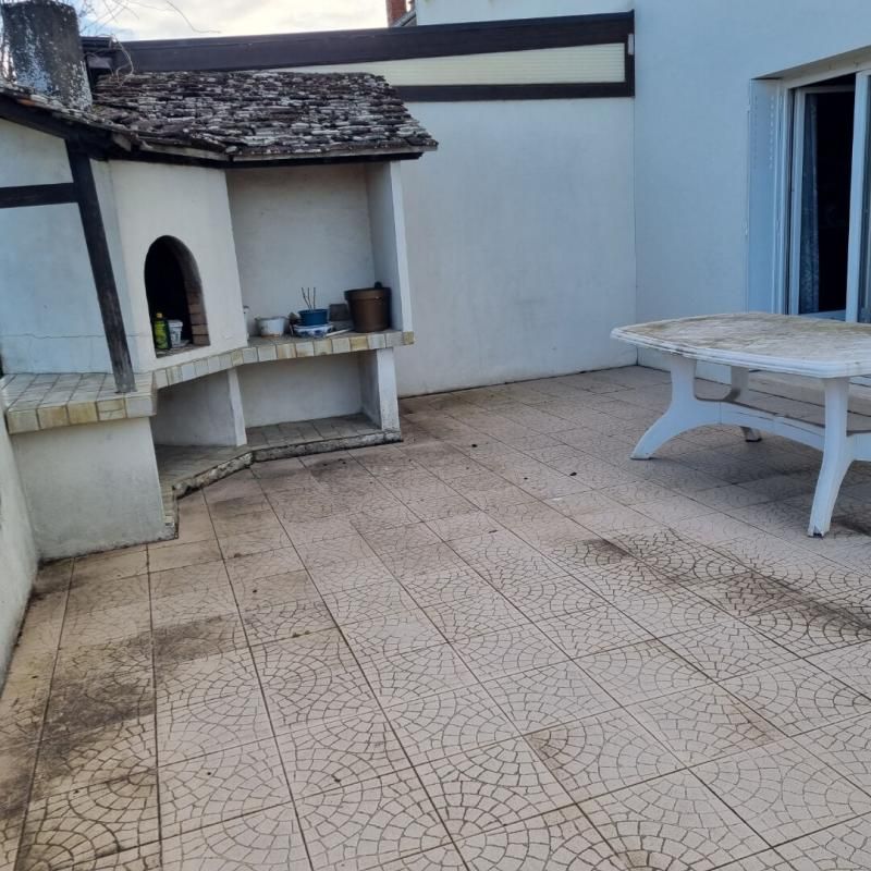 Maison Mitoyenne d'un coté