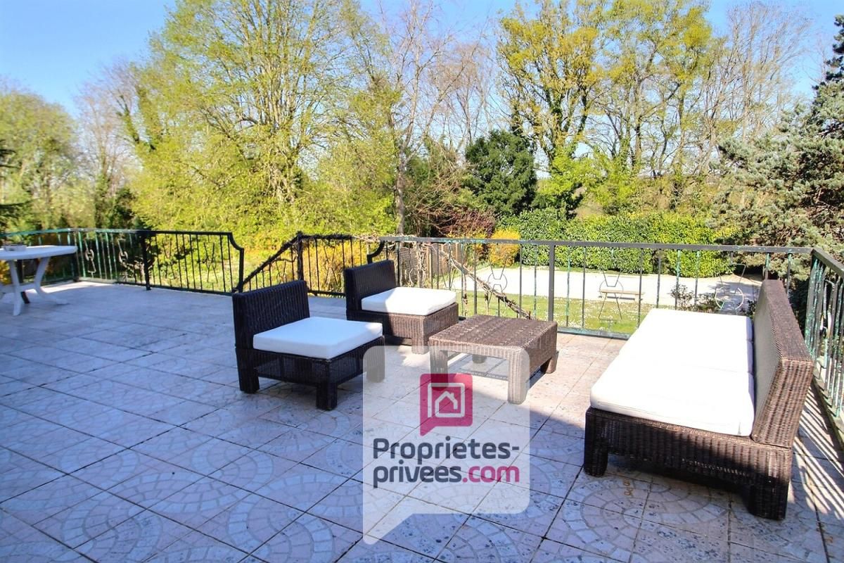 MONTARGIS A VENDRE Secteur recherché AMILLY - SPACIEUSE MAISON avec PISCINE, jardin arboré et accès privatif Canal 4