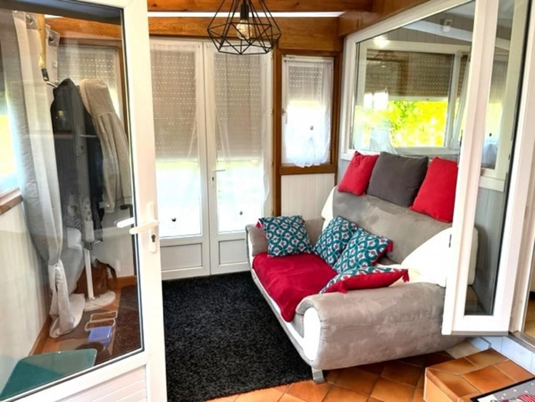 LA FEUILLIE TERRAIN DE LOISIR AVEC MOBIL HOME ET DEPENDANCES EN LISIERE DE LA FORET DE LYONS 3