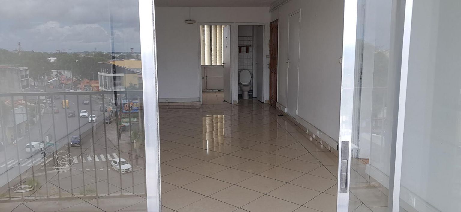POINTE-A-PITRE Appartement T5 lumineux avec balcons et cave ? Idéal investisseur 2