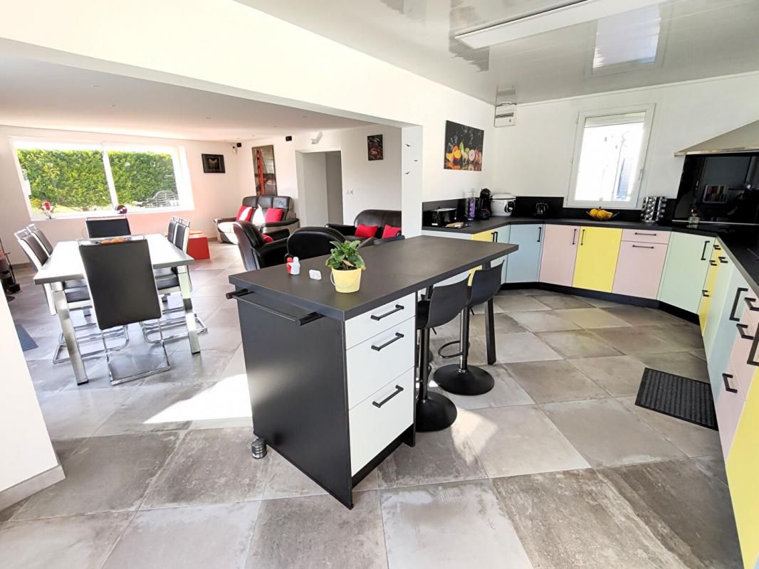 LE GUE-D'ALLERE Maison Le Gue D Alleré 119 m2, 3 chambres, un bureau, garage, atelier, parcelle de 1500m2 2