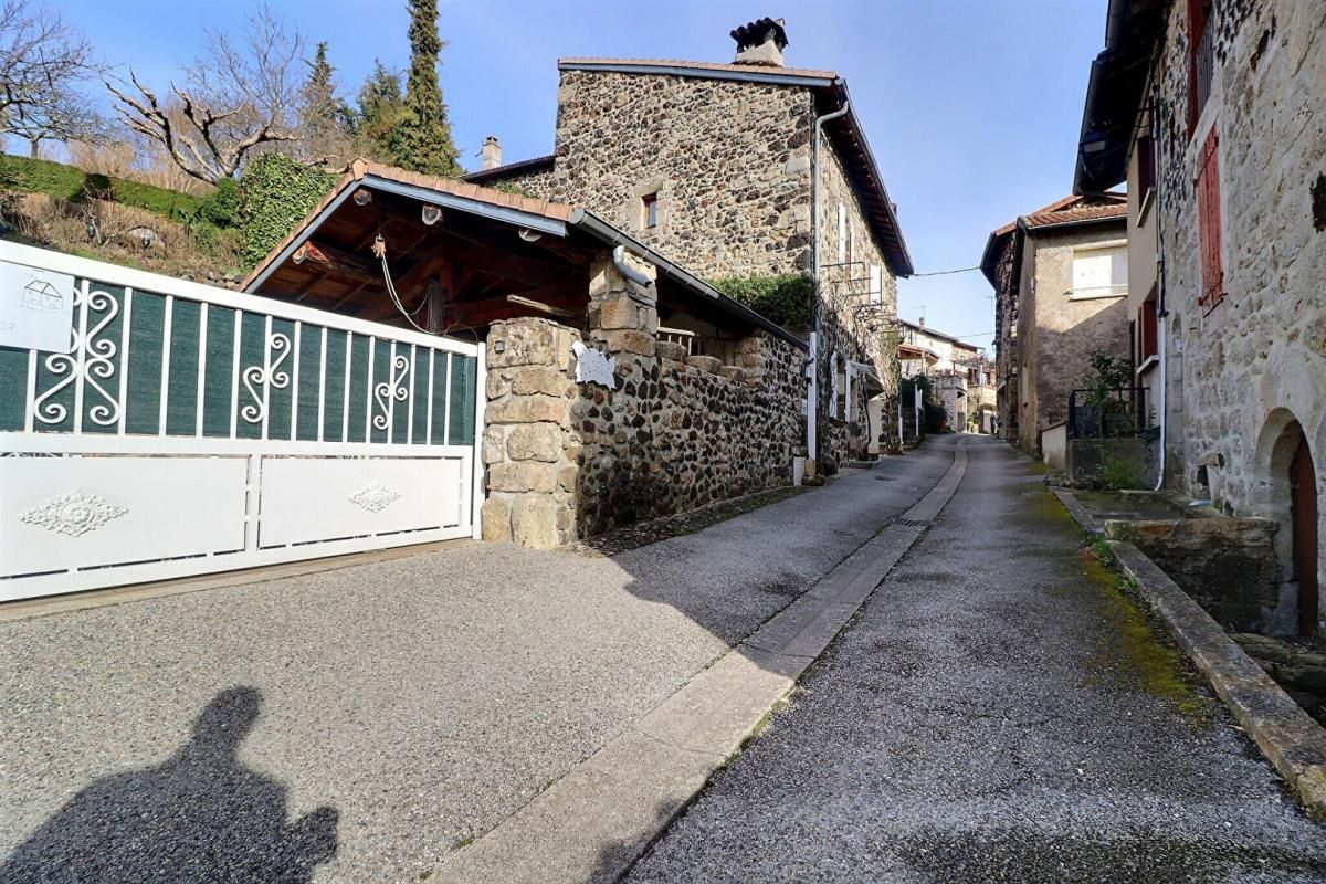 THUEYTS À Vendre THUEYTS ? Maison en pierres atypique avec Deux Logements Distincts en Ardèche 2
