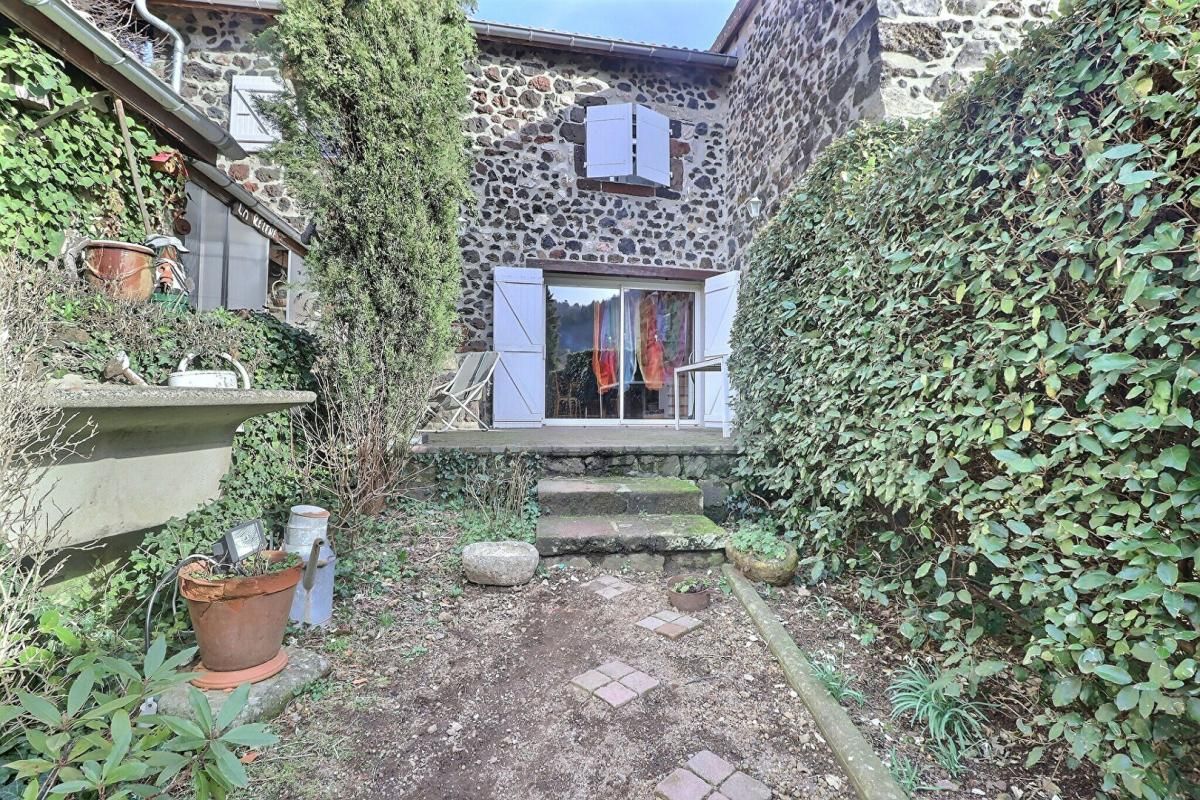 THUEYTS À Vendre THUEYTS ? Maison en pierres atypique avec Deux Logements Distincts en Ardèche 3