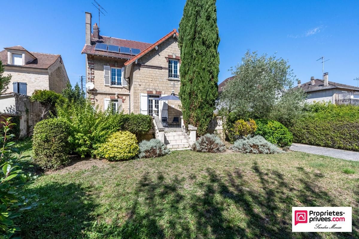 Élégante maison de 236 m² sur un terrain de 1 400 m²
