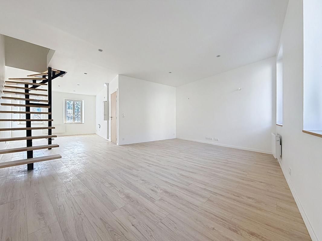 SOLLIES-TOUCAS ! Duplex de 91 m2 entièrement rénové