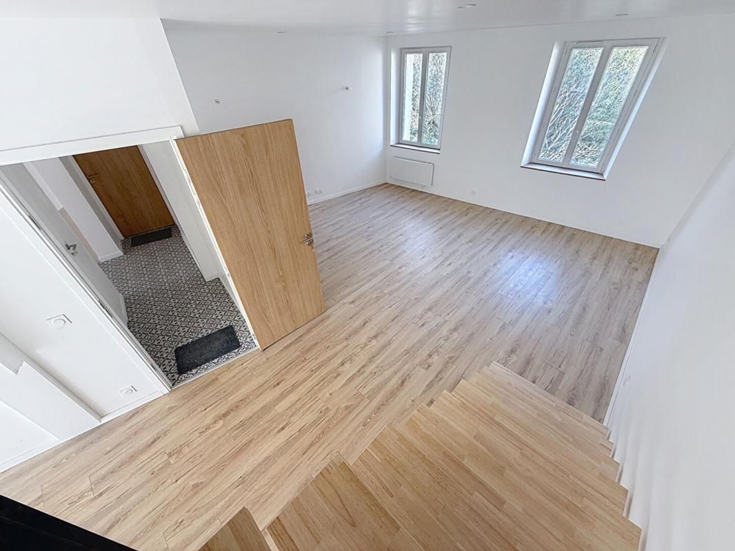 SOLLIES-TOUCAS SOLLIES-TOUCAS ! Duplex de 91 m2 entièrement rénové 2