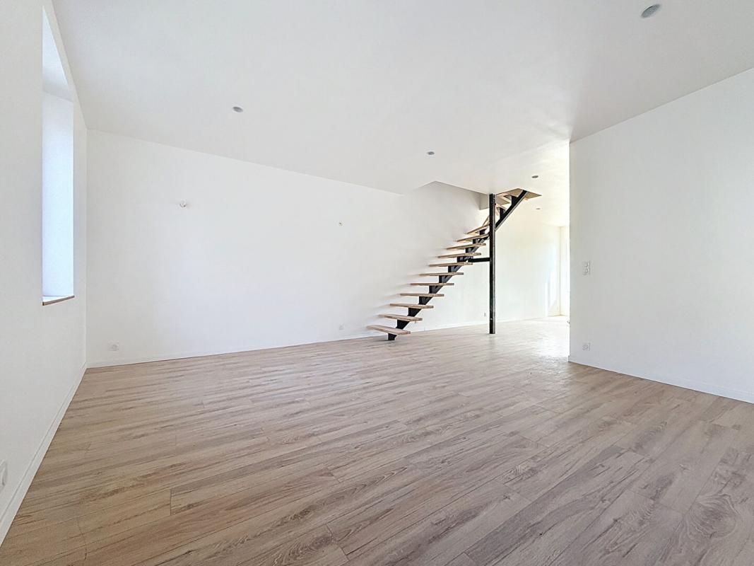SOLLIES-TOUCAS SOLLIES-TOUCAS ! Duplex de 91 m2 entièrement rénové 3
