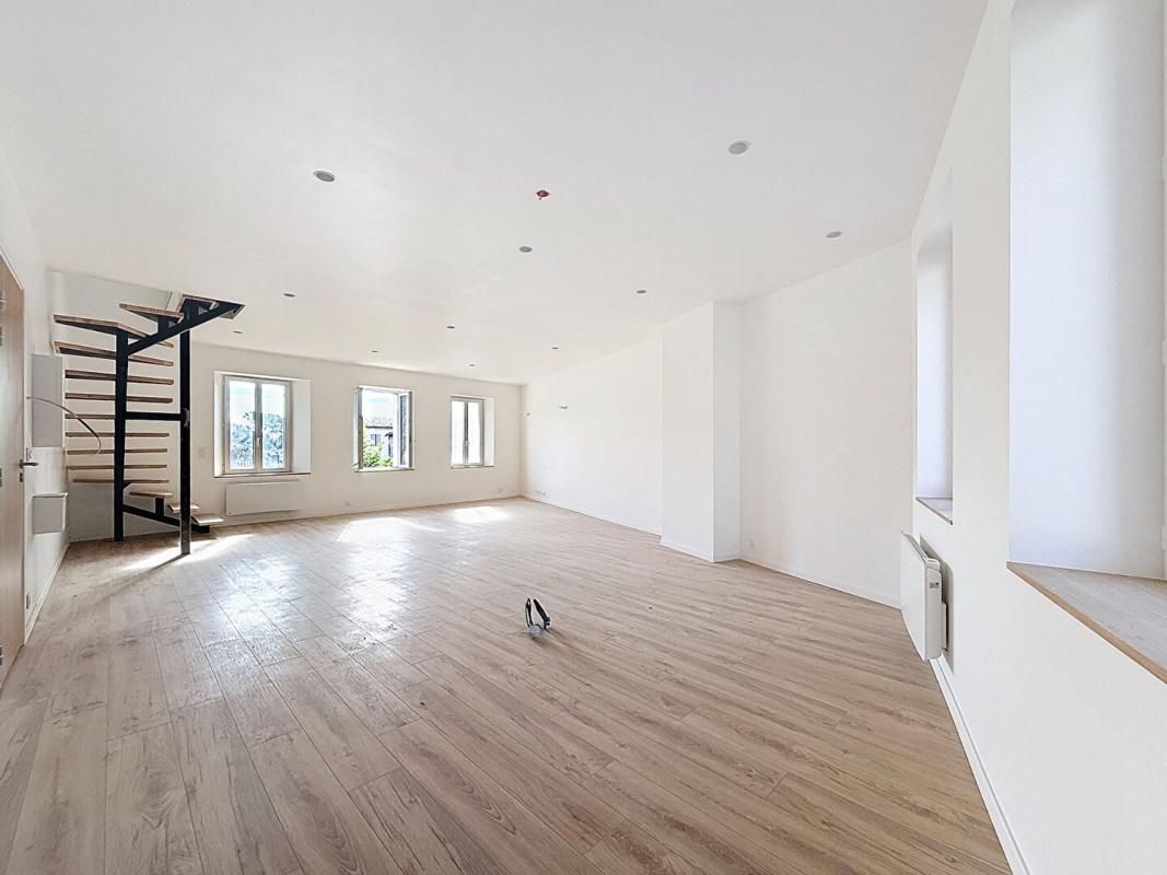 SOLLIES-TOUCAS ! Duplex de 96 m2 entièrement rénové
