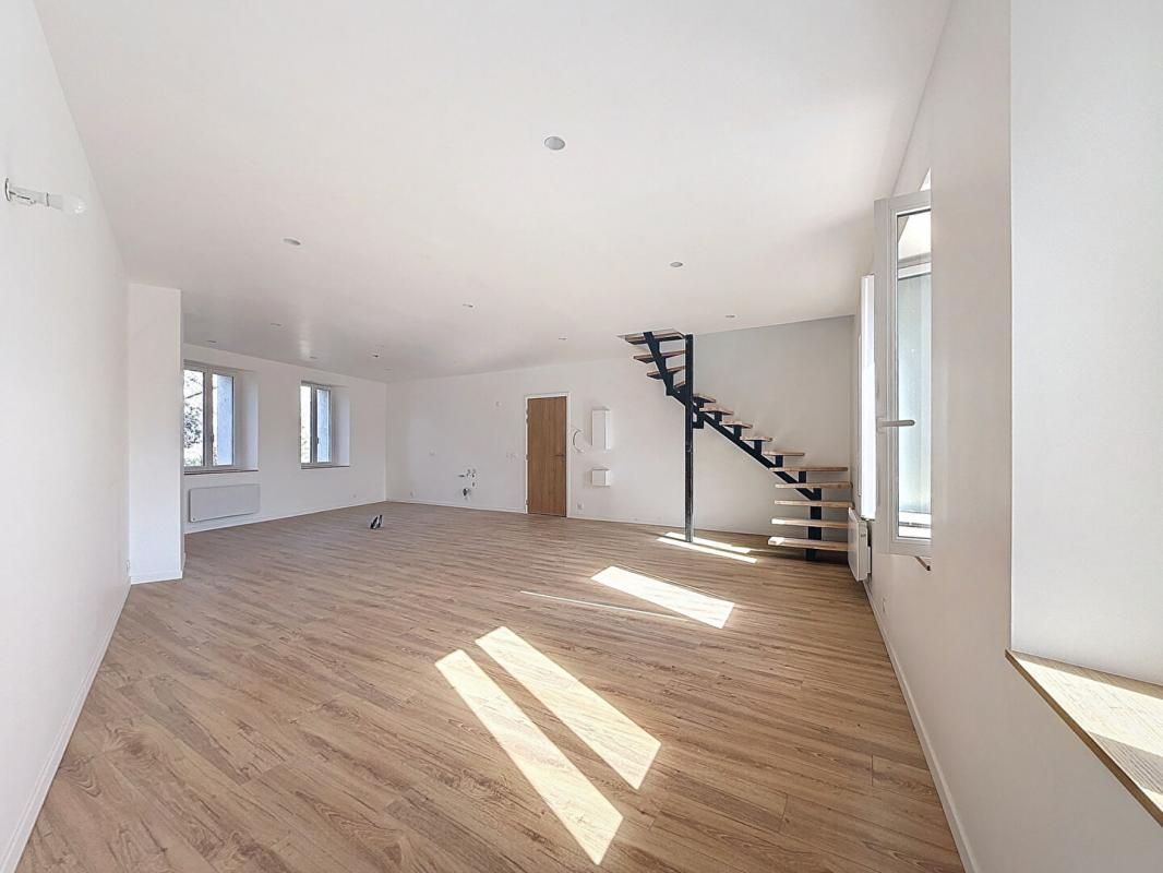 SOLLIES-TOUCAS SOLLIES-TOUCAS ! Duplex de 96 m2 entièrement rénové 3