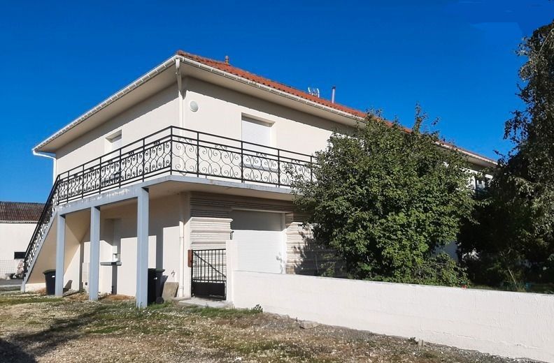 SAINTES IMMEUBLE DE RAPPORT Saintes 16 pièce(s) 372 m2 2