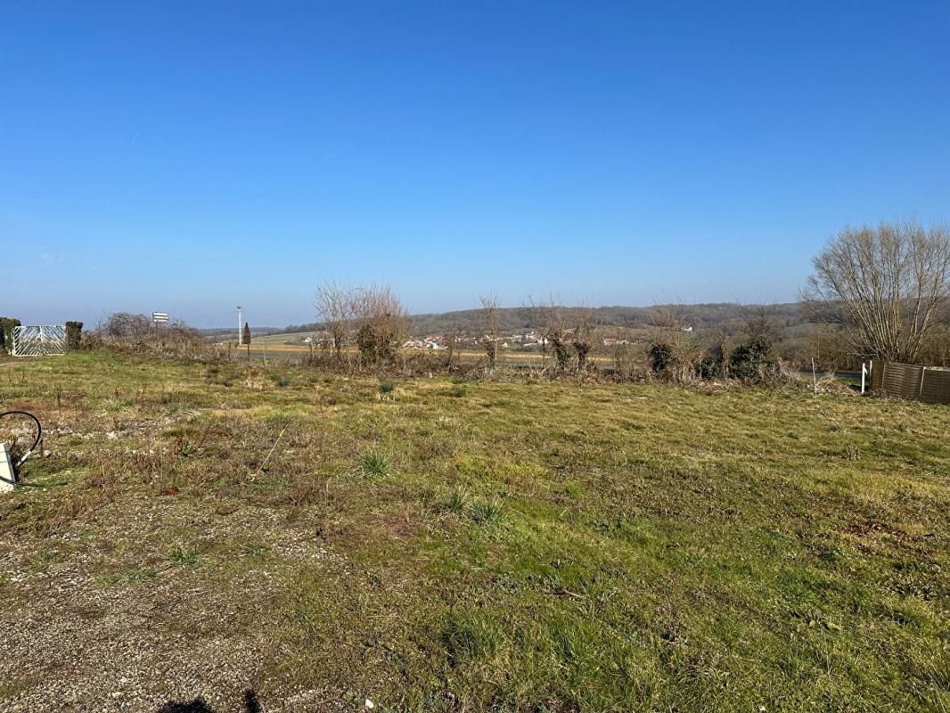 Terrain constructible viabilisé de 558 m² à Cocherel
