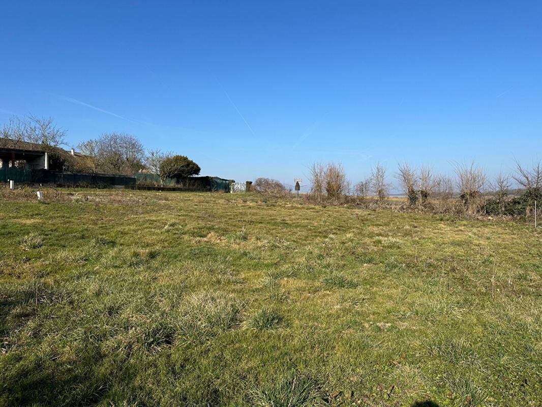 Terrain constructible viabilisé de 462 m² à Cocherel