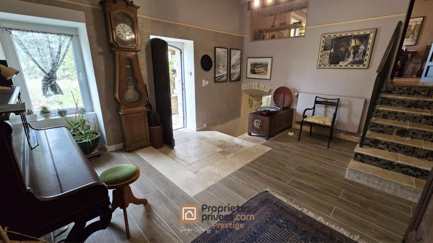 MANE Mane-en-Provence - Maison 10 pièces - 316 m2 - 5 ch - piscine - Terrain 2980 m2 - 680.000 2