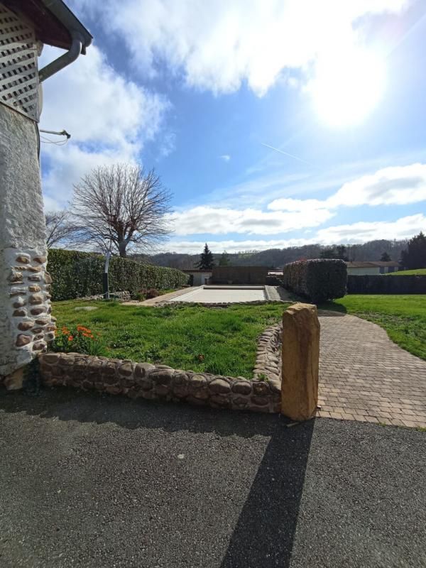 Belle maison de campagne avec piscine au calme