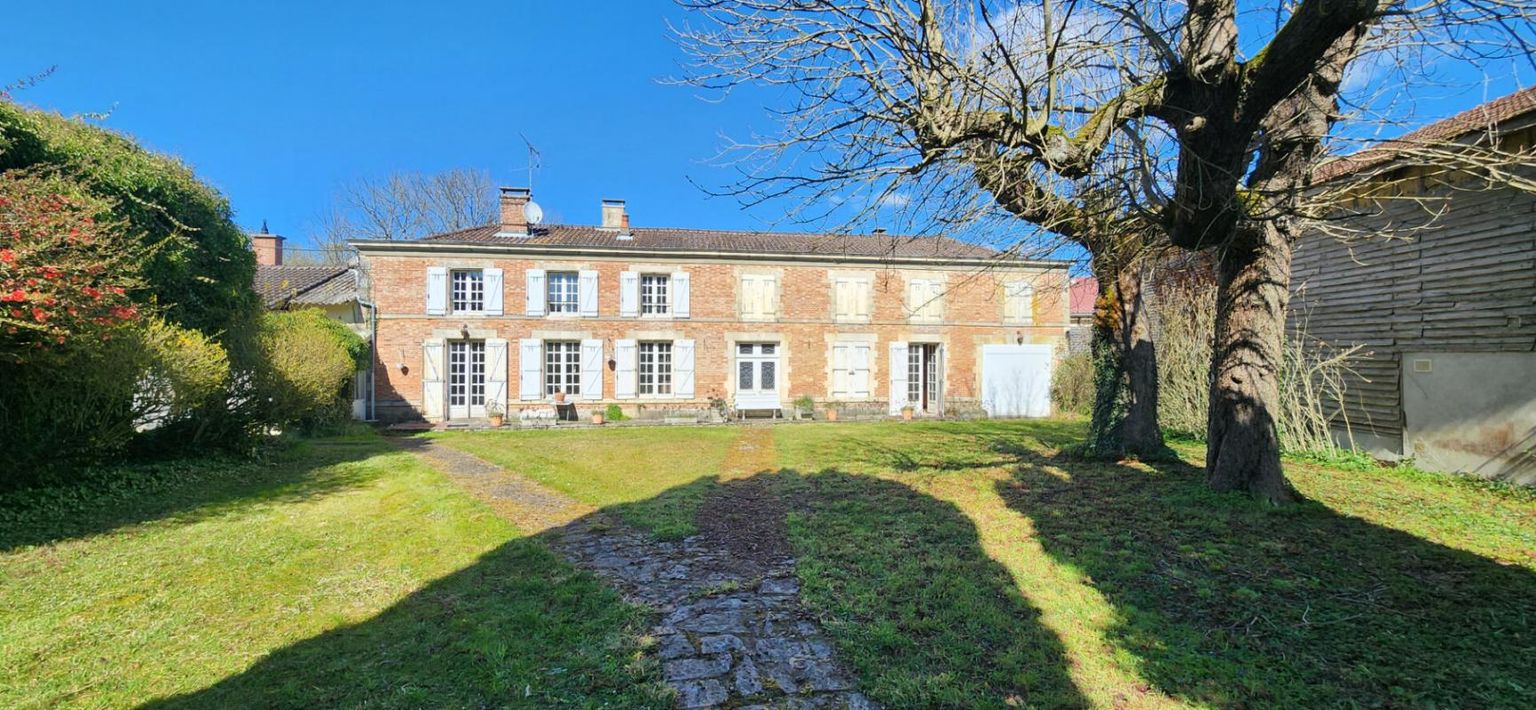 SAINT-REMY-EN-BOUZEMONT-SAINT-GENEST-ET-ISSON Maison Saint Remy En Bouzemont Saint Genest Et Isson 10 pièce(s) 300 m2 2