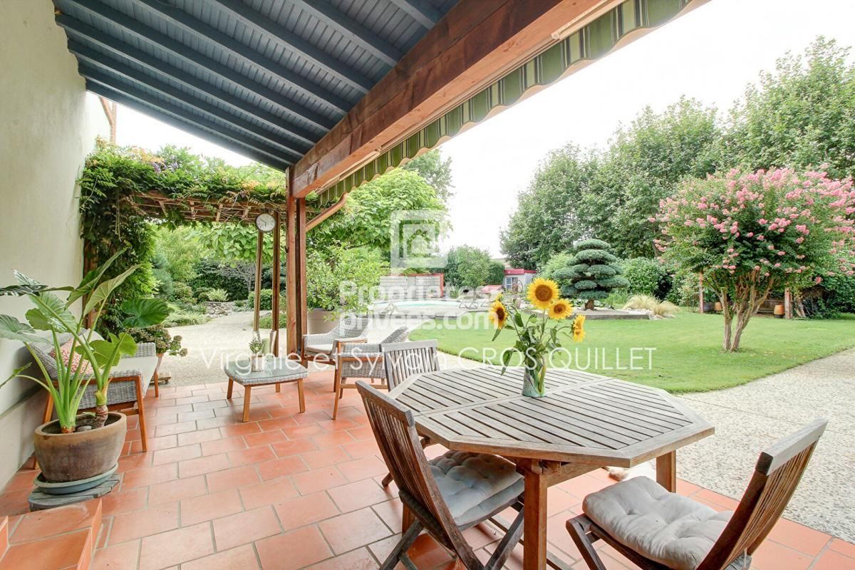 Maison de caractère centre ville Bessieres T5 200 m2