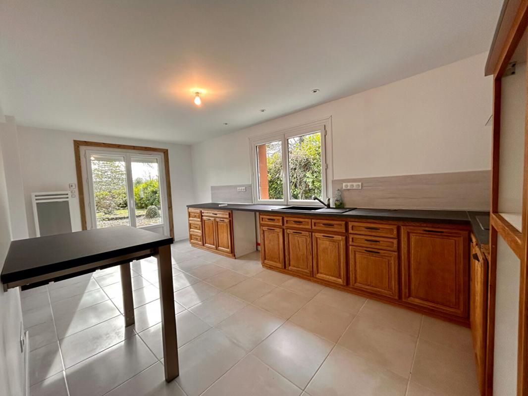 CHAMPCEVINEL A VENDRE maison type 6, 143m², secteur CHAMPCEVINEL 24750 3