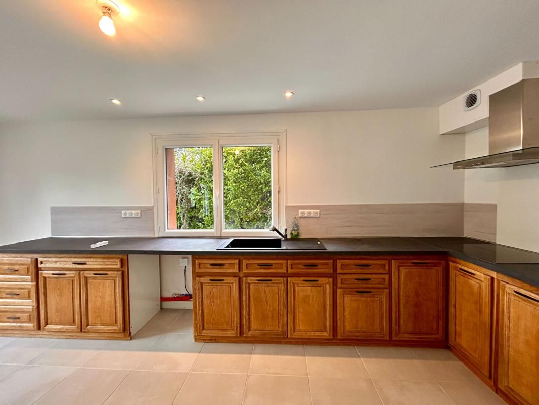 CHAMPCEVINEL A VENDRE maison type 6, 143m², secteur CHAMPCEVINEL 24750 4