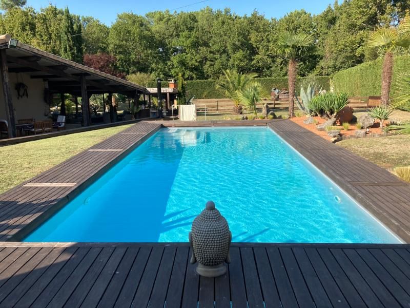 33 Sainte Eulalie Maison atypique 5 pièce(s) 144 m2 avec un chalet indépendant sur une parcelle de 6 604 m2