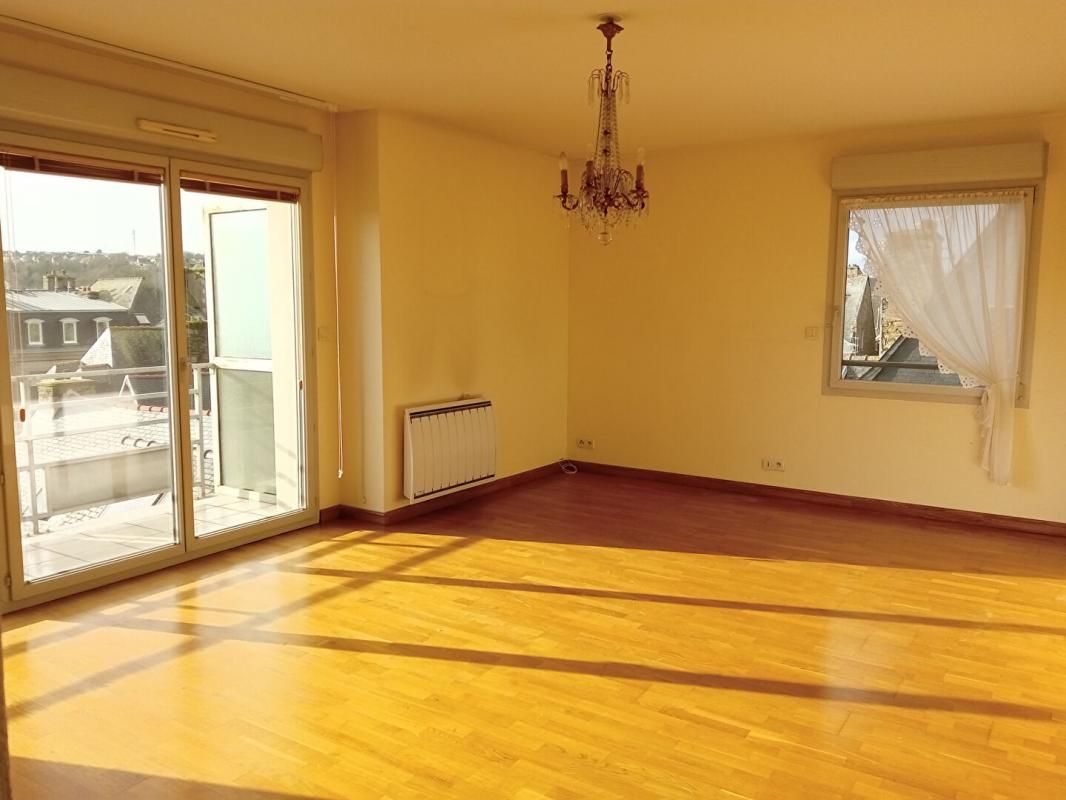 LANNION Appartement  LANNION HYPER CENTRE 2 CHAMBRES 72 M2 LUMINEUX  GARAGE 3