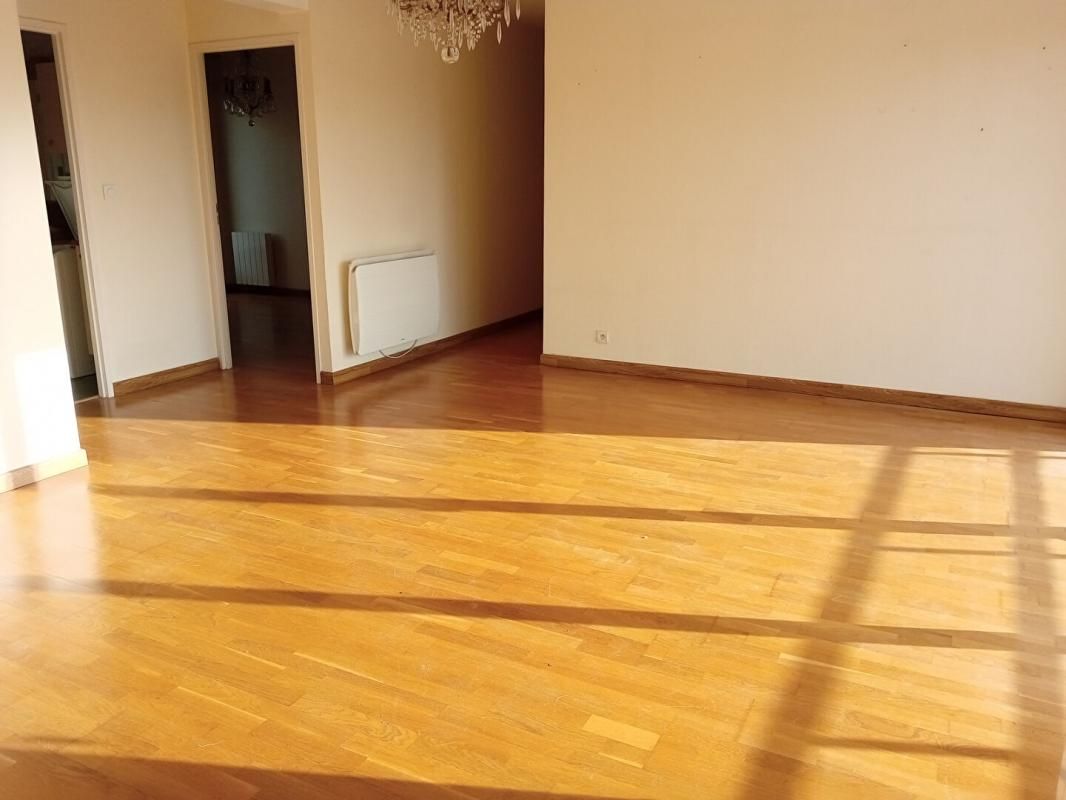 LANNION Appartement  LANNION HYPER CENTRE 2 CHAMBRES 72 M2 LUMINEUX  GARAGE 4