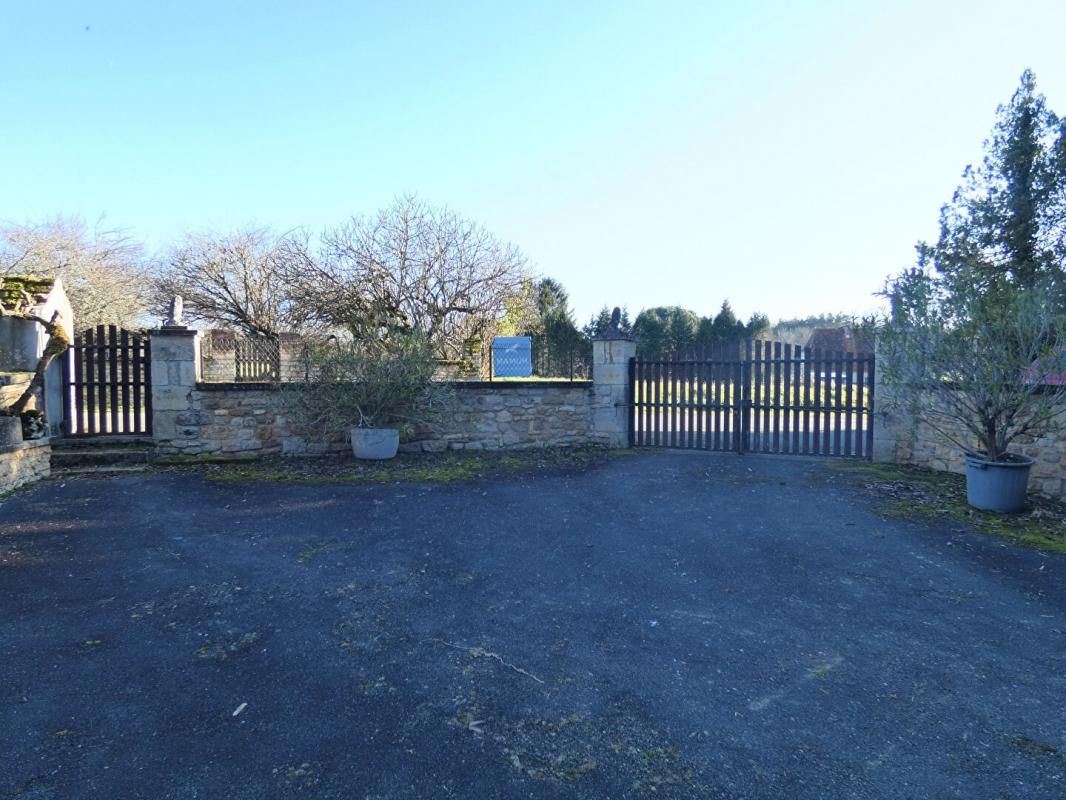 HAUTEFORT Maison 119 m2 habitables / 4 chambres / terrain 2000m² 3