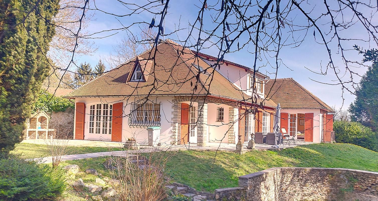 VILLECRESNES 94440-VILLECRESNES- Demeure de prestige 9 pièces- 260 m² 2