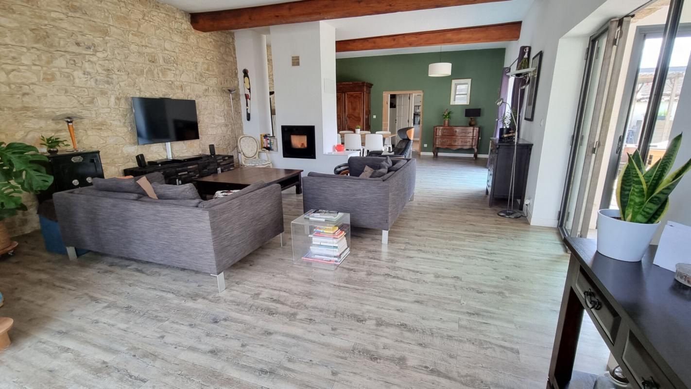 LES CHERES Maison Les Cheres 8 pièces 220 m2, garage, piscine 2