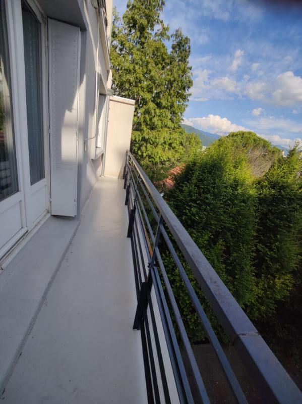 Appartement T3 a rénover 27 rue Ponsard vue dégagée