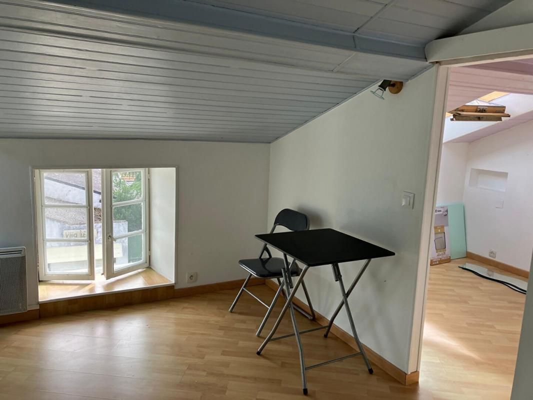 Appartement Nantes 1 pièce(s) 13.6 m2 utile 22m²