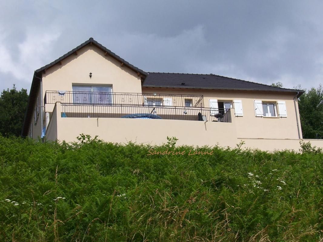 BRIVE : Maison 290 m² 7 chambres - Terrain 2 000 m² prix 399500 euros( charge acquéreur)