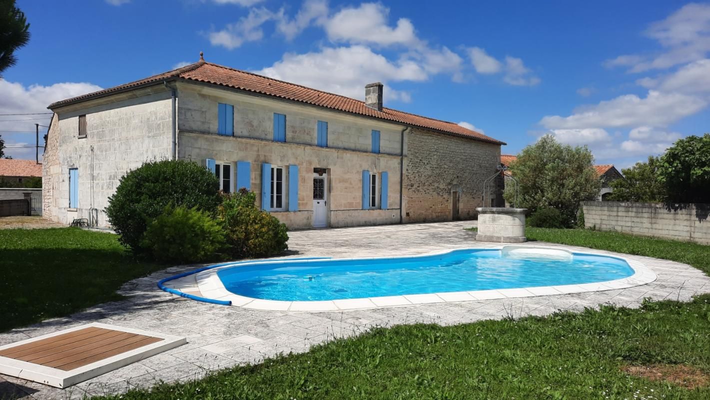 Charentaise rénovée 3 chambres piscine