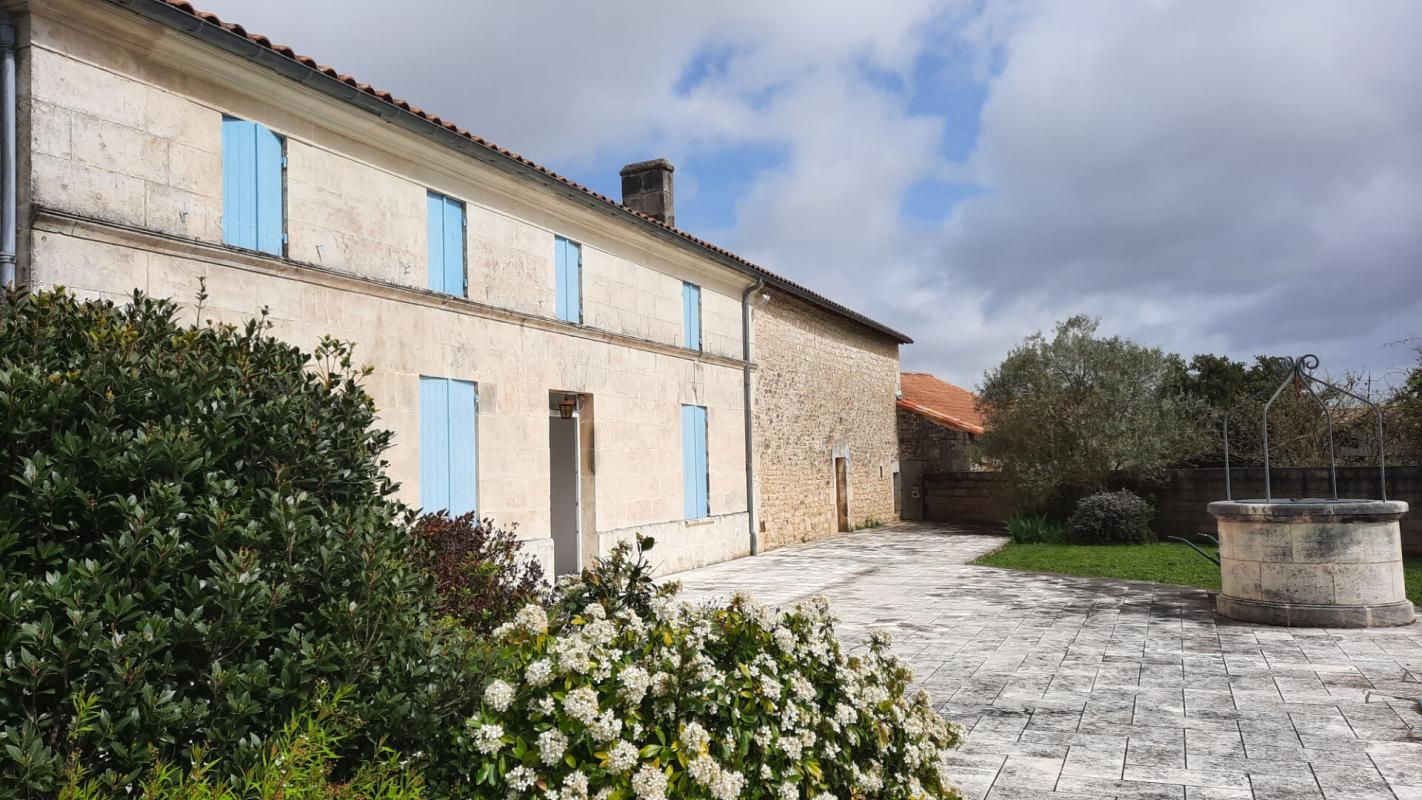 NIEUL-LE-VIROUIL Charentaise rénovée 3 chambres piscine 3