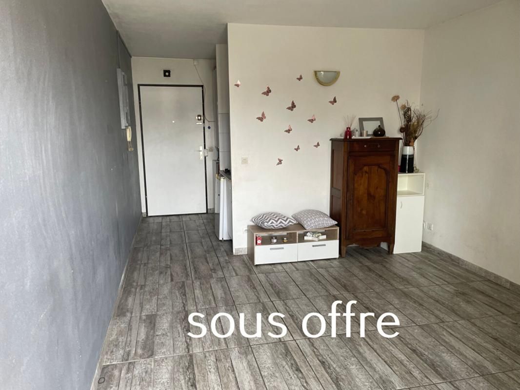 Appartement Nimes 1 pièce(s) 22.14 m2 avec Balcon