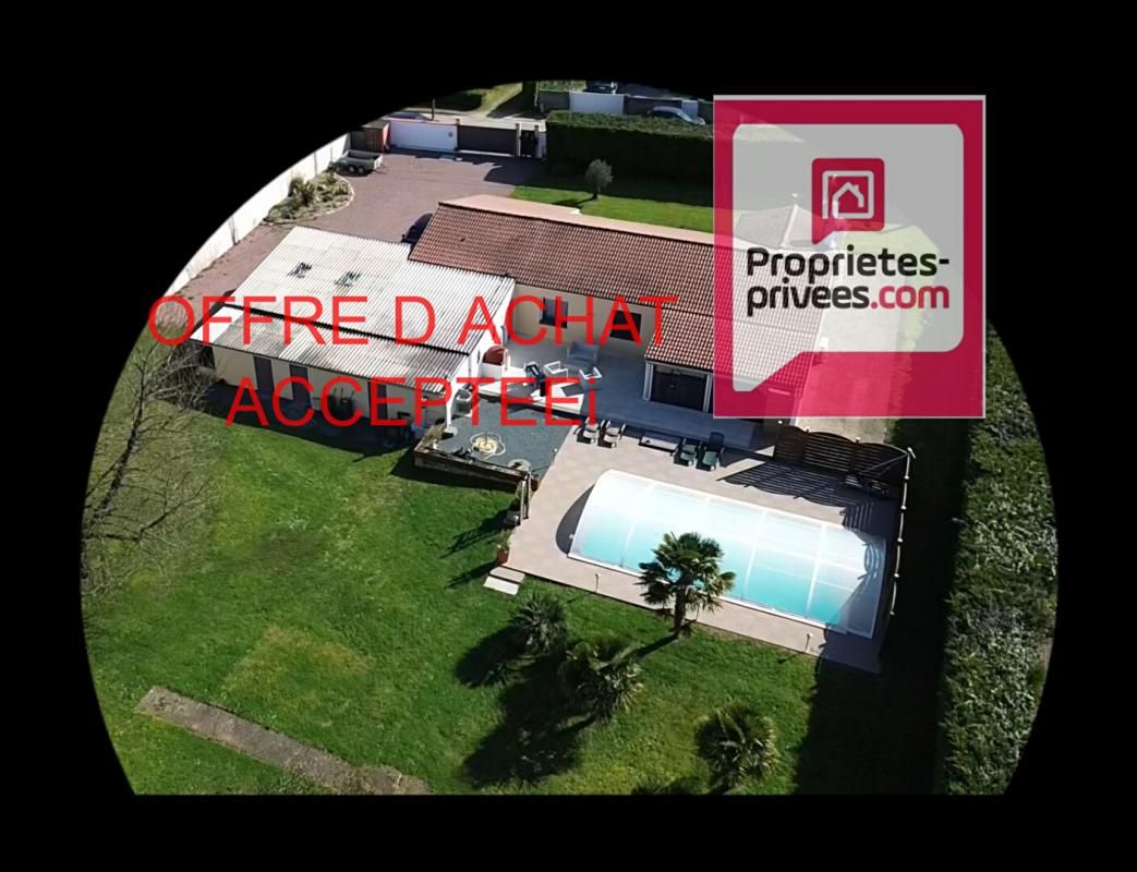 VASTE VILLA PLAIN PIED 180 m2 AVEC PISCINE COUVERTE ET PARC ARBORE