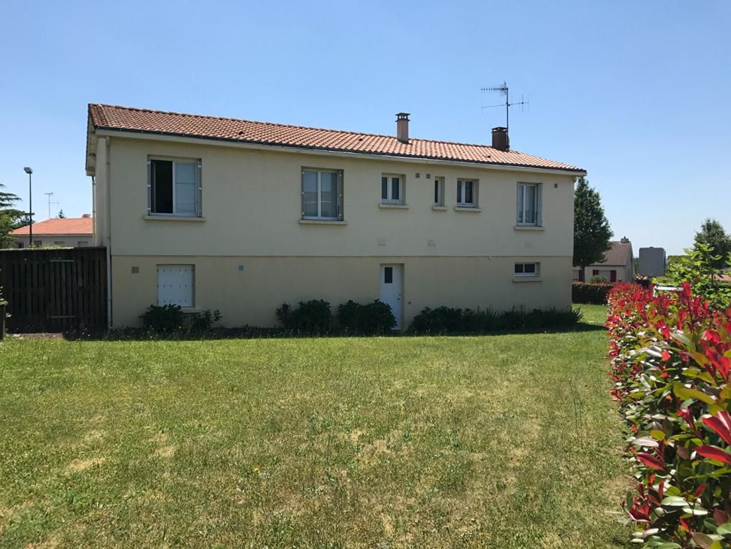 POUZAUGES Maison 6 pièces, 4 chambres 1