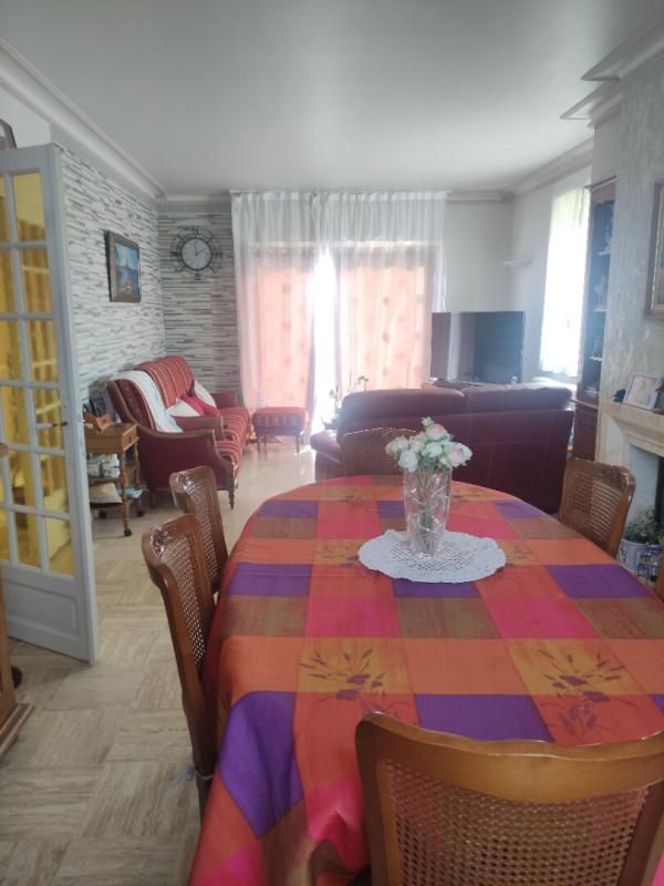POUZAUGES Maison 6 pièces, 4 chambres 3