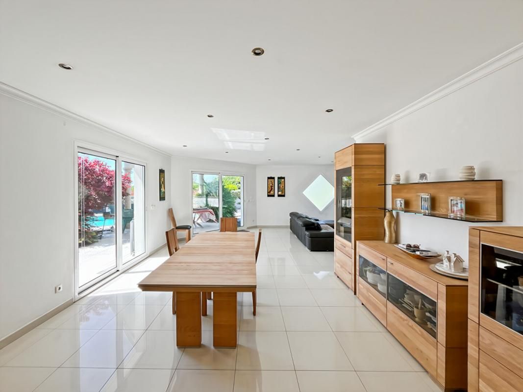 Maison contemporaine de 155 m² avec piscine, suite parentale Ambarès-et-Lagrave (33440)