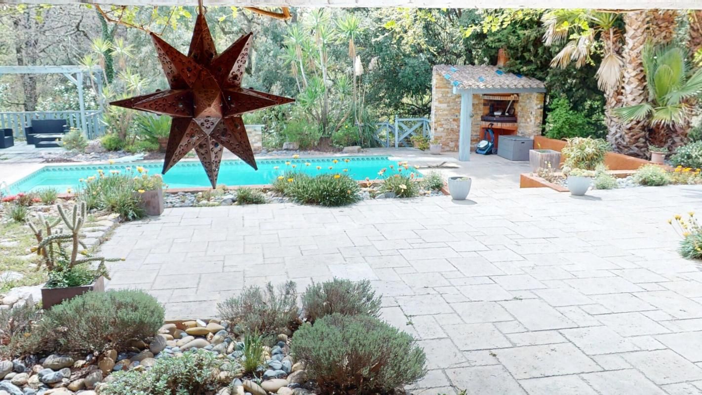 PUGET-SUR-ARGENS MAGNIFIQUE PROPRIETEE AVEC PISCINE 3