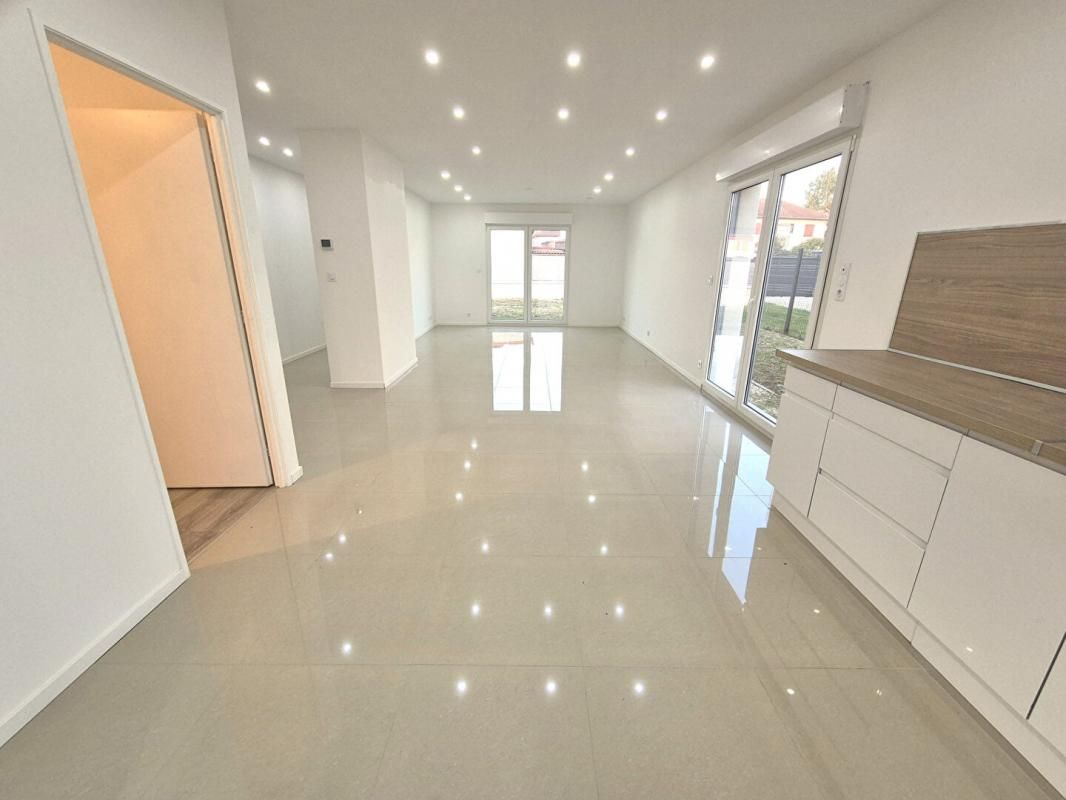SAINT-DIZIER Belle Maison Individuelle Neuve et Moderne de Plain-pied de 128 m² avec sa grande Cour, Porche d'entrée, Terrasse, Garage et Terrain clos et sécurisé de 500 m² 3
