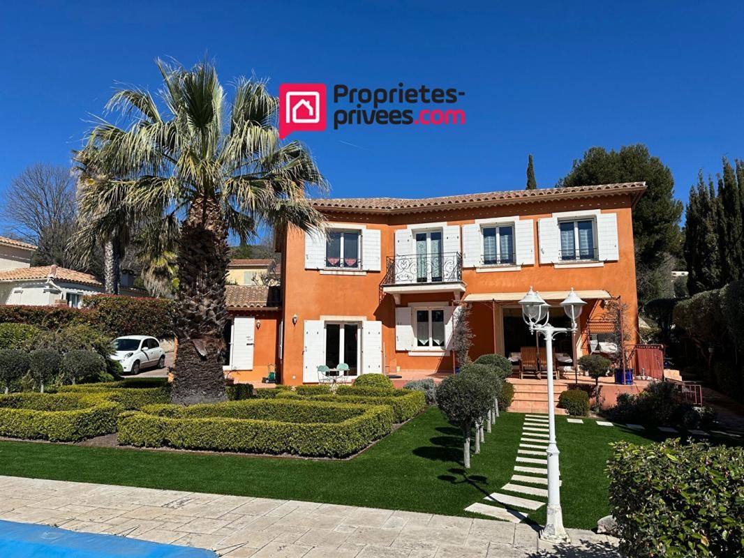 Maison provençale, jardin, terrasse et piscine