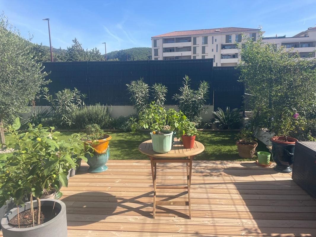 Appartement Cuges Les Pins 3 pièce(s) 60 m2  REZ DE JARDIN