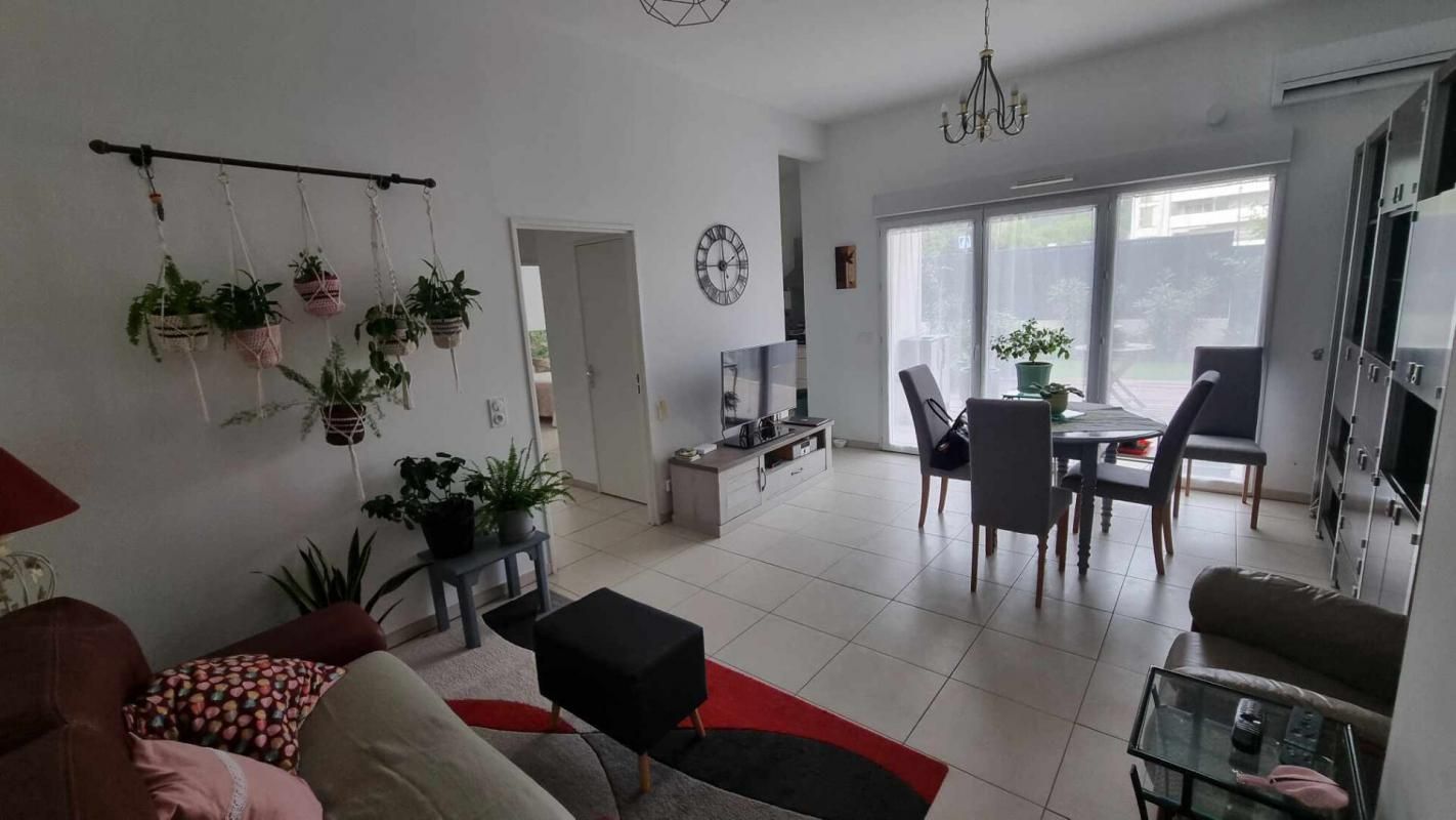 CUGES-LES-PINS Appartement Cuges Les Pins 3 pièce(s) 60 m2  REZ DE JARDIN 2