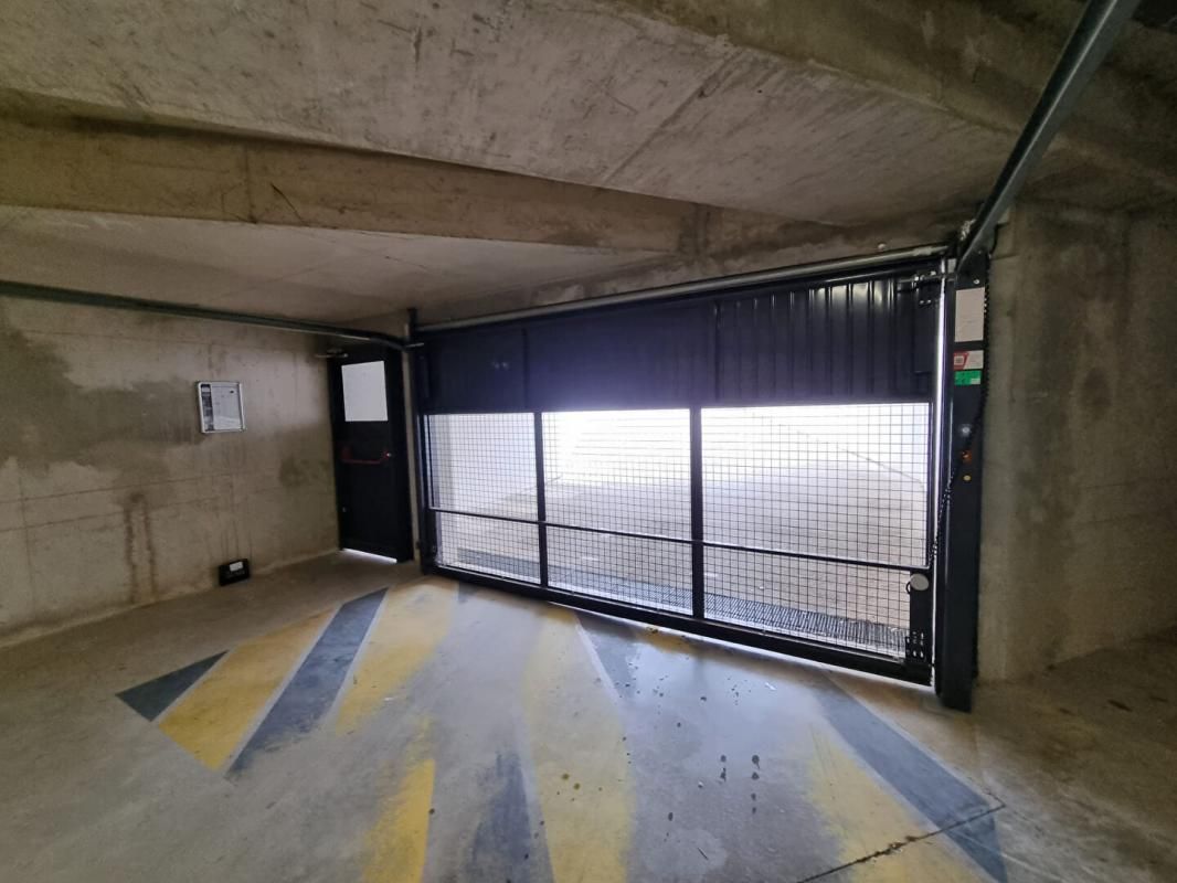 Parking / box  25 m2 CUGES LES PINS
