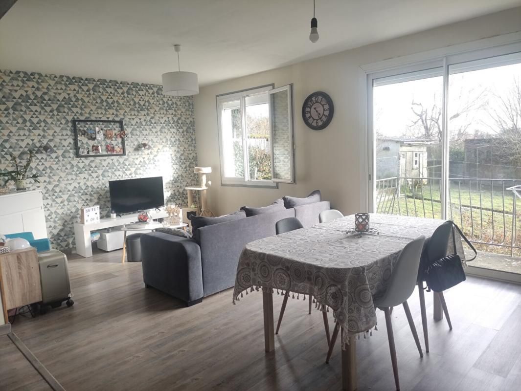 Maison Pouzauges,  2 chambres , un bureau, 75 m²