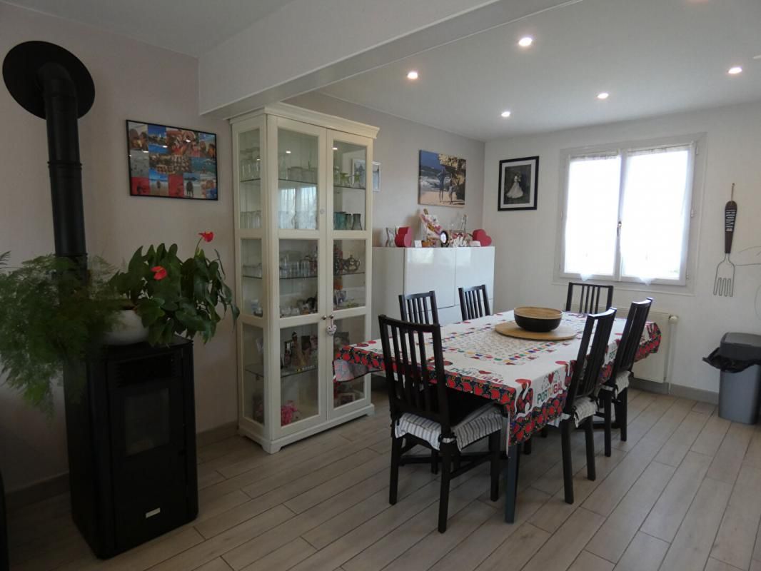 IVRY-LA-BATAILLE Maison familiale 5 chambres 4