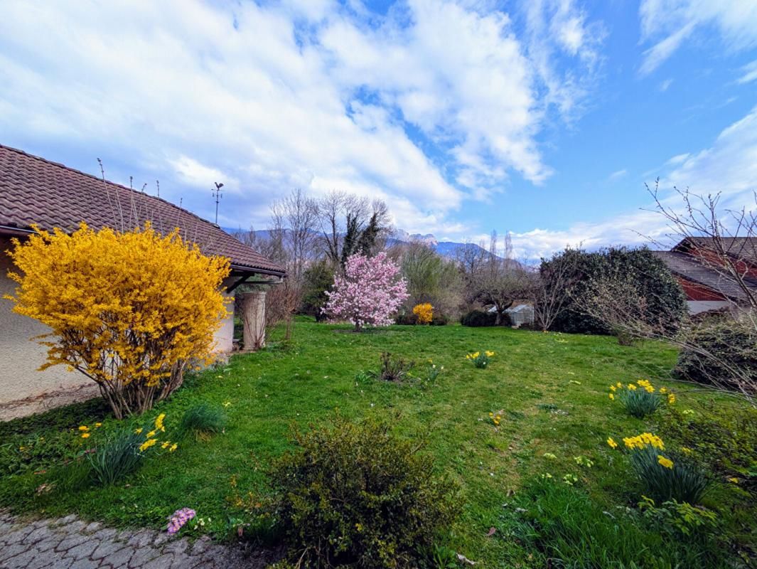 LATHUILE Maison 6 pièces 133 m² avec garage indépendant et jardin de plus de 2500 m² ! 2