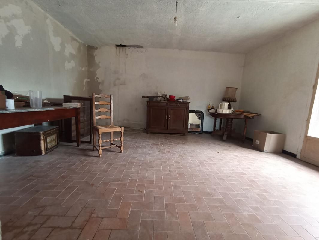 SAINT-MONTAN Corps de Ferme en pierre 180m², dépendances, sur terrain de 23 809m², 418 000 HAI 4