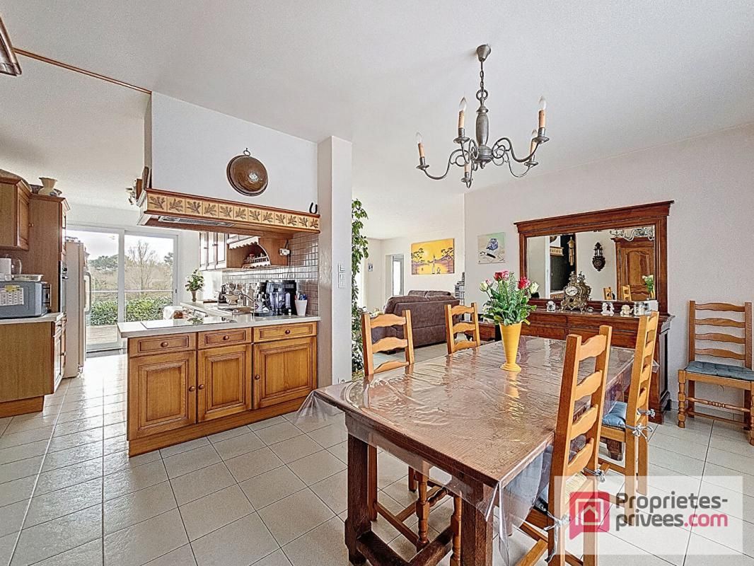 LES MATHES Maison Les Mathes 7 pièce(s) 180 m2 3