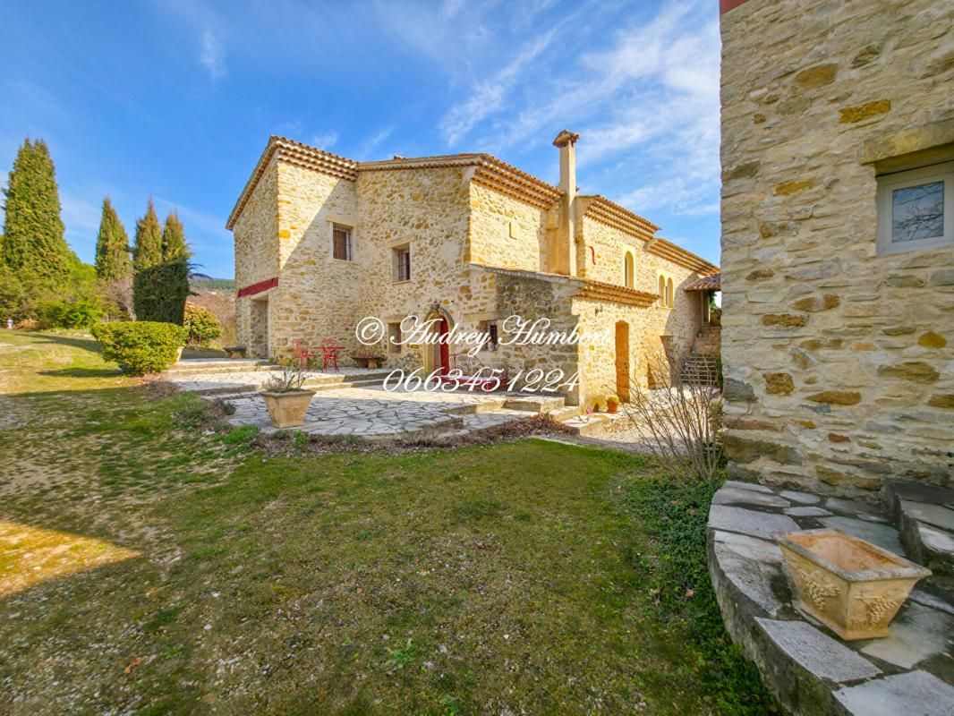Pays de Forcalquier, PROPRIETE D'EXCEPTION de 400 m² de bâti sur 6 HA